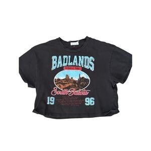 Outlaw Badlands South Dakota Crew Neck Short Sleeves Cropped T-Shirt Size Large